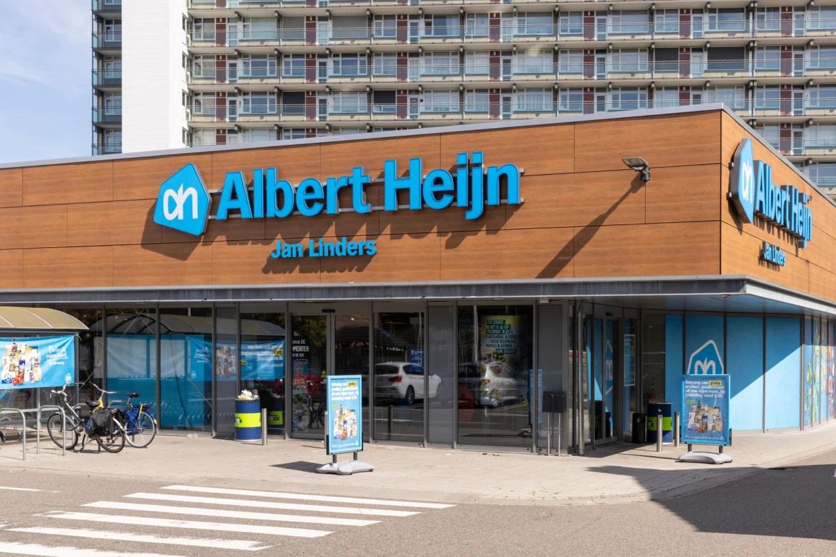 "Nie dostajemy premii, mamy krótsze przerwy i mniej wolnych dni" - kilkuset polskich pracowników tymczasowych rozpoczęło strajk w centrach dystrybucyjnych sieci supermarketów Albert Heijn w Holandii.