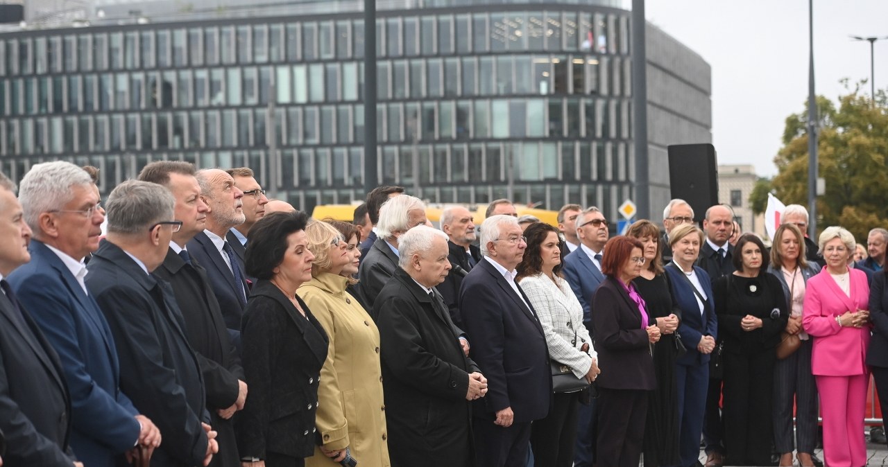 „Agentura Putina” kontra „kłamca”. Zamieszanie podczas miesięcznicy smoleńskiej