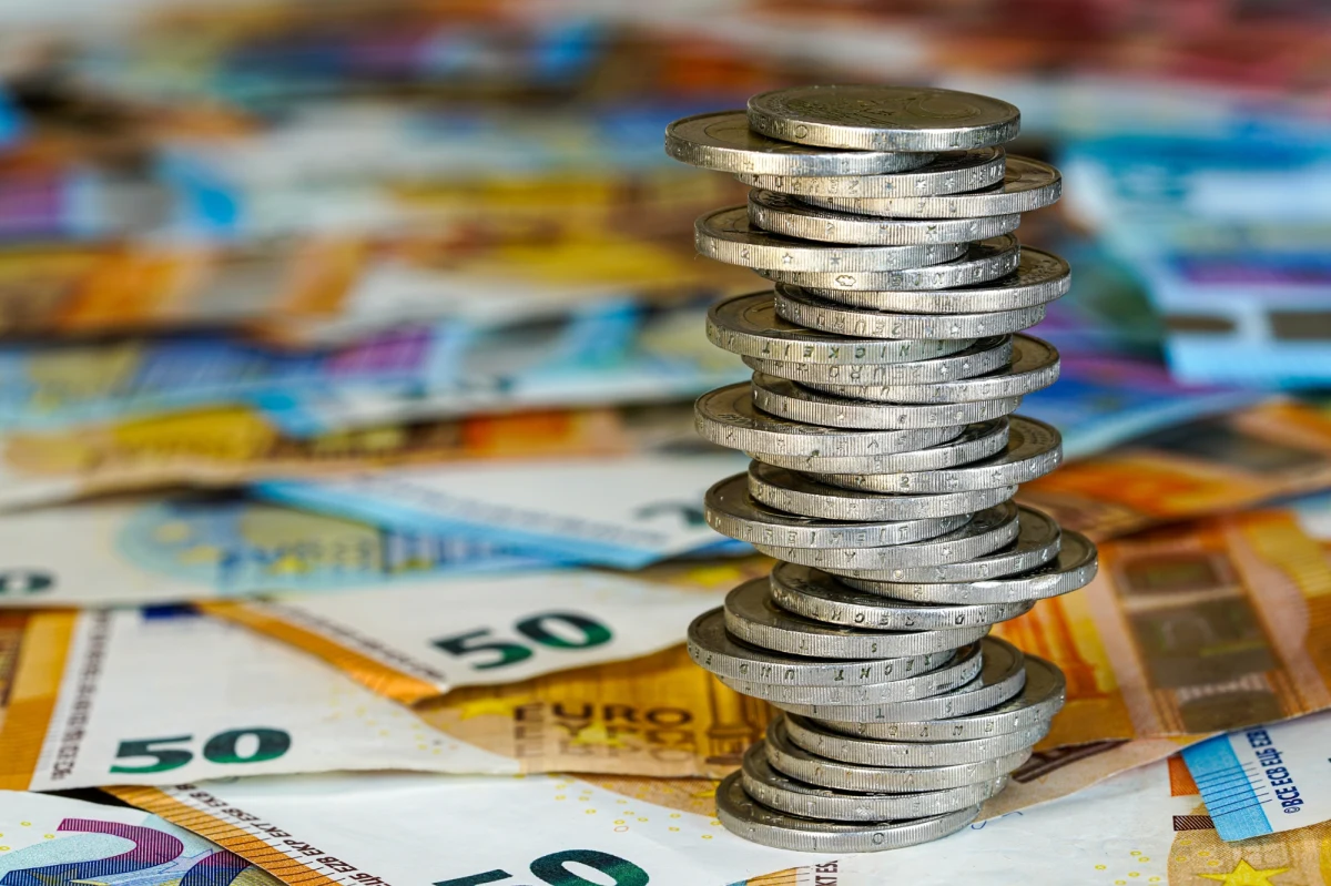 Trybunał Sprawiedliwości Unii Europejskiej ukarał Polskę za niewdrożenie dyrektywy dotyczącej praw autorskich online. Mamy zapłacić 8,3 mln euro kary. 