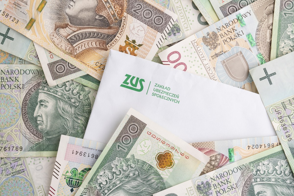ZUS przelał już ponad miliard na konta. przez cały czas można złożyć wniosek o świadczenie