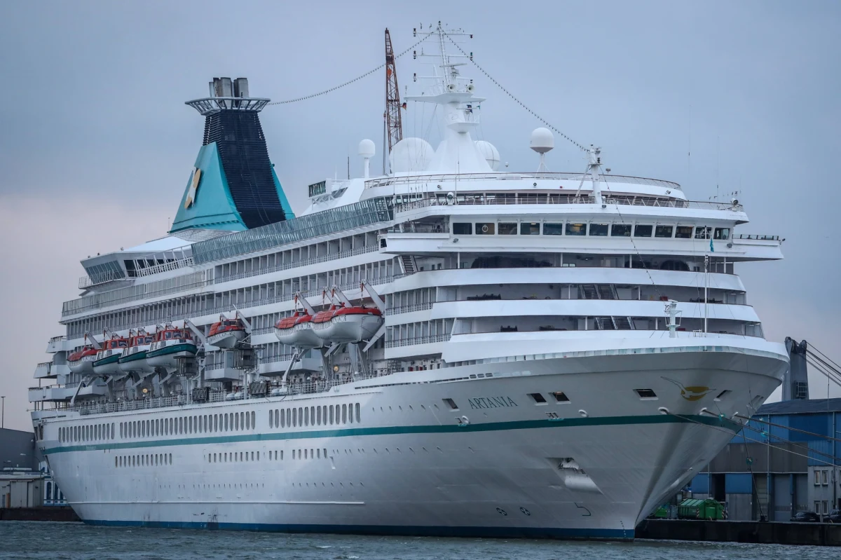 Ponad 200 pasażerów norweskiego statku wycieczkowego zostało zakażonych norowirusem podczas rejsu po północnych wodach kraju. Służby medyczne na pokładzie podejmują wszelkie środki, by opanować sytuację, a armator wysłał dodatkowy personel medyczny. Statek obecnie cumuje w okolicach Troms i zmierza w stronę Honningsvåg.