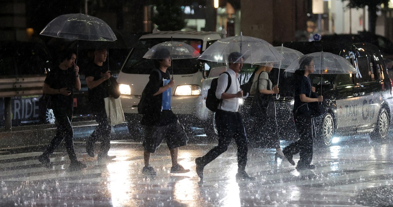 W stolicy zawyły syreny, stanęły słynne pociągi. Potężne uderzenie pogody