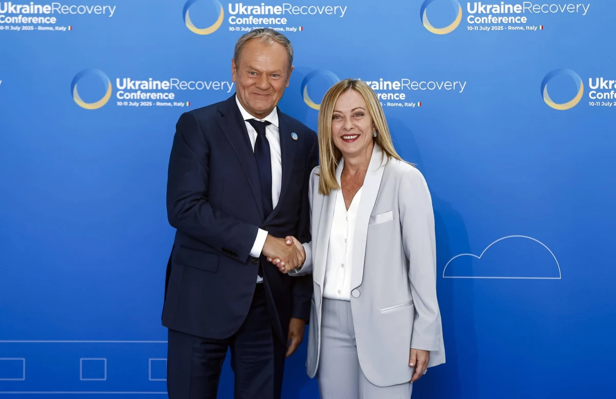 Premier Donald Tusk podczas konferencji w Rzymie poświęconej odbudowie Ukrainy podkreślił, że Polska odgrywa kluczową rolę w pomocy Ukrainie. Zaapelował o zakończenie wojny, która co noc zbiera ofiary wśród ludności cywilnej. "Nasze sumienia nie mogą spocząć, kiedy Putin atakuje cywilów" - mówił.