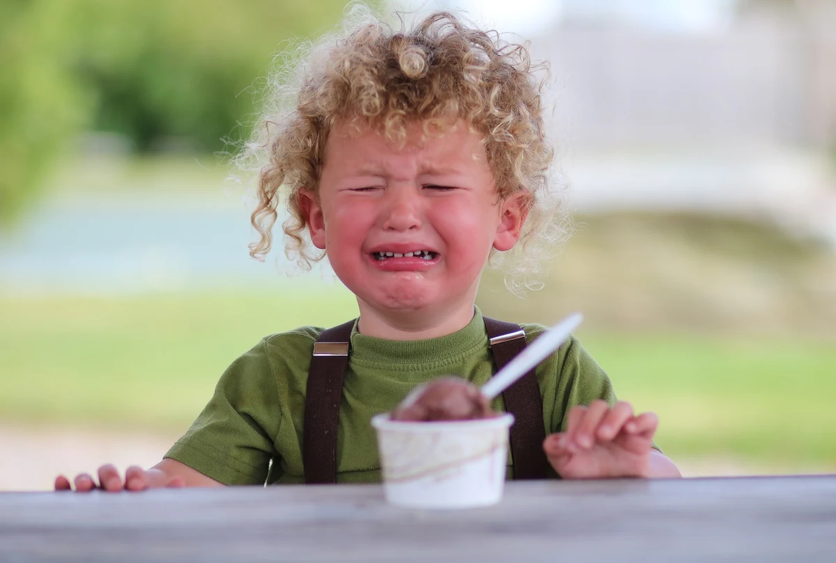 W ciągu ostatnich miesięcy Uniwersytecki Szpital w Łodzi odnotował niepokojący wzrost liczby dzieci trafiających z zaawansowaną postacią cukrzycy typu 1. Latem objawy tej choroby bywają mylone z typowymi skutkami upałów, przez co diagnoza często następuje zbyt późno. Dziennikarka RMF FM Agnieszka Wyderka rozmawiała z prof. Agnieszką Szadkowską o tym, na co powinni zwrócić uwagę rodzice i jak ważna jest szybka reakcja.