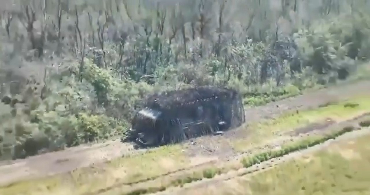 Ukraińska armia uderzyła aż 60 dronami w rosyjski pancerny wagon