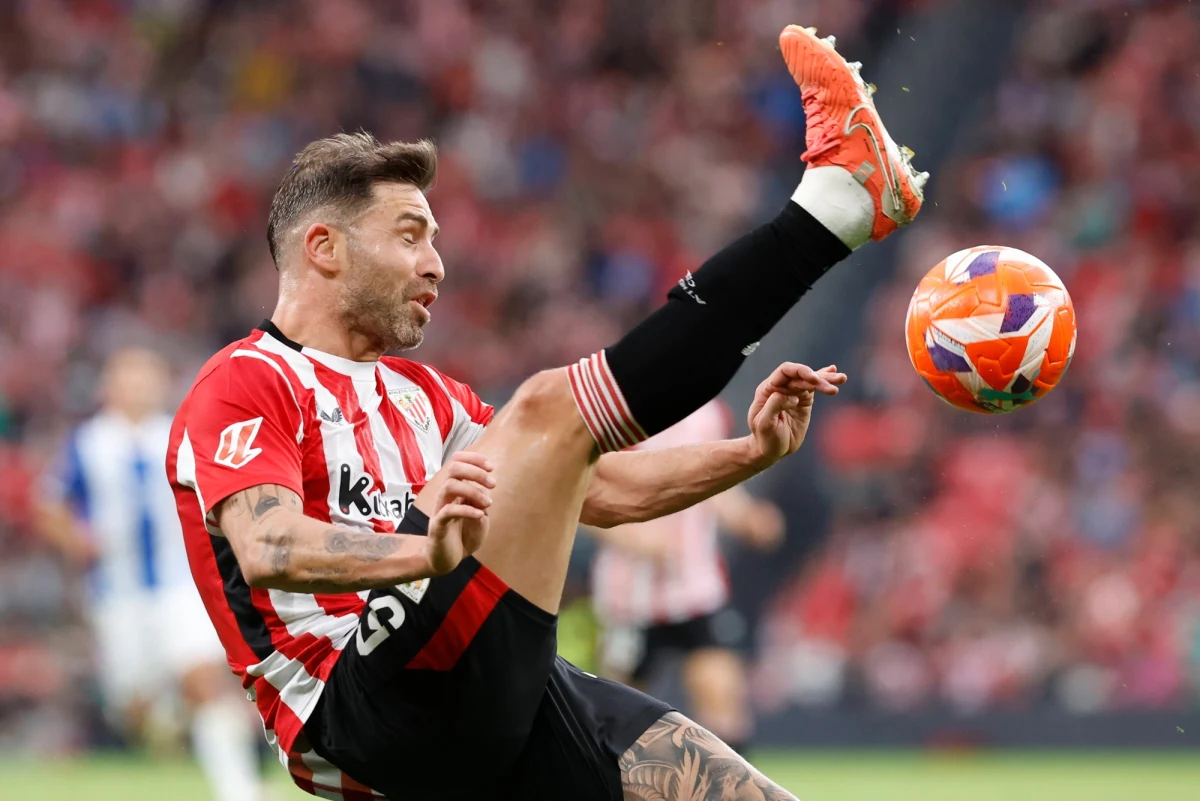 ​Piłkarz Athletic Bilbao Yeray Alvarez miał pozytywny wynik testu antydopingowego i został tymczasowo zawieszony. Niedozwoloną substancję wykryto w jego organizmie w maju po półfinałowym meczu Ligi Europy z Manchesterem United. Piłkarz tłumaczy, że zmagał zmagał się z nowotworem jądra i brał lek przeciw wypadaniu włosów.