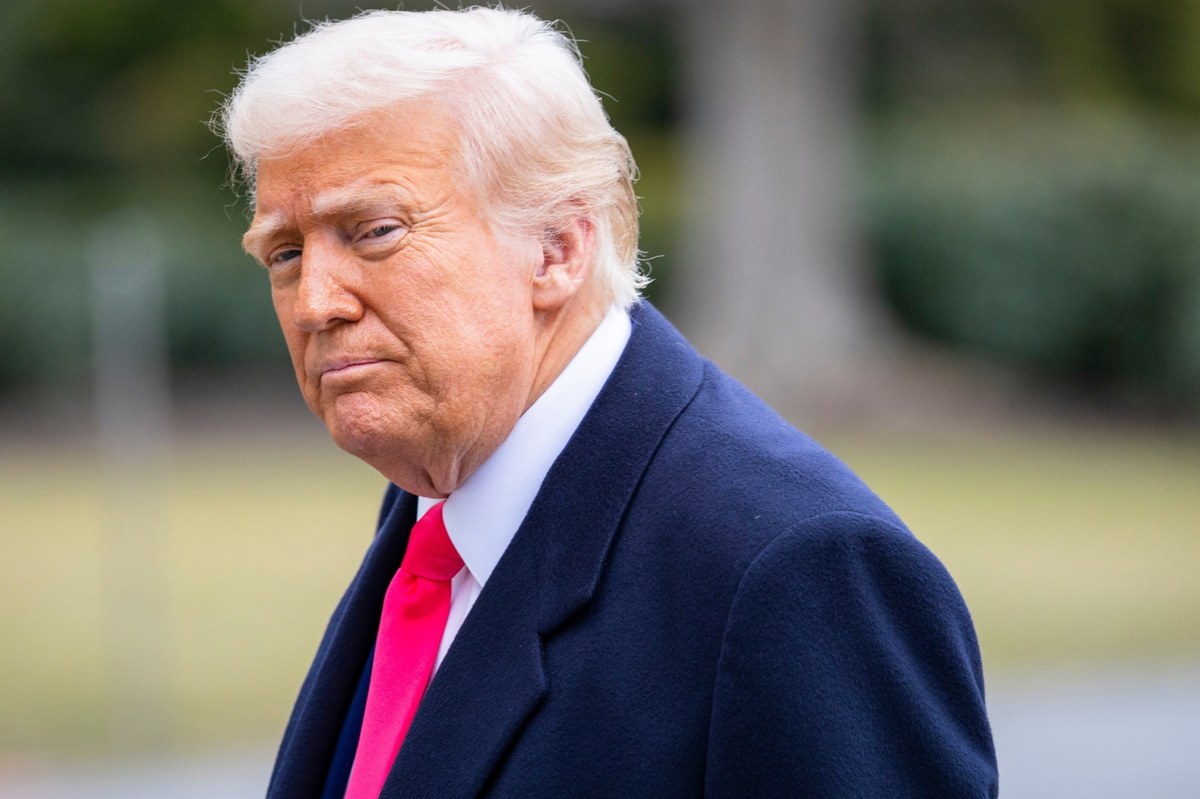 Trump kluczy ws. Ukrainy. "Wysyłamy broń, ale..."