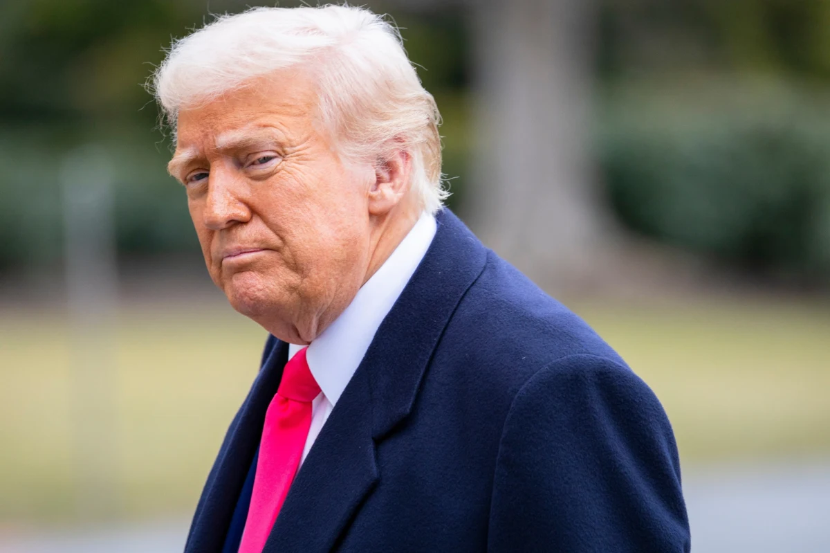 Prezydent Stanów Zjednoczonych Donald Trump ponownie wypowiedział się na temat zawartej umowy z Ukrainą, na mocy której USA przekażą uzbrojenie niezbędne do skutecznego oporu Kijowa w walce z Rosjanami. Sprawa nie jest jednak zerojedynkowa. "Wysyłamy broń do NATO, a NATO płaci za tę broń sto procent, a potem NATO będzie przekazywało tę broń" - powiedział Trump.