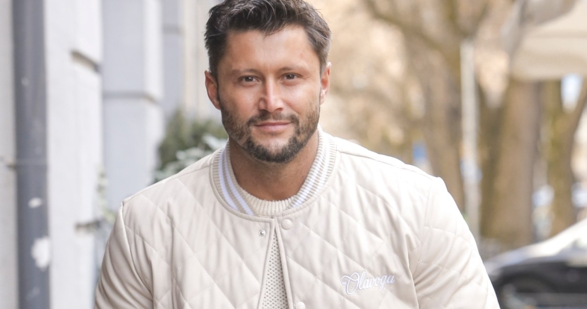 Tak Piotr Mróz radzi sobie z upałami. Siedzi w zamrażarce na balkonie!