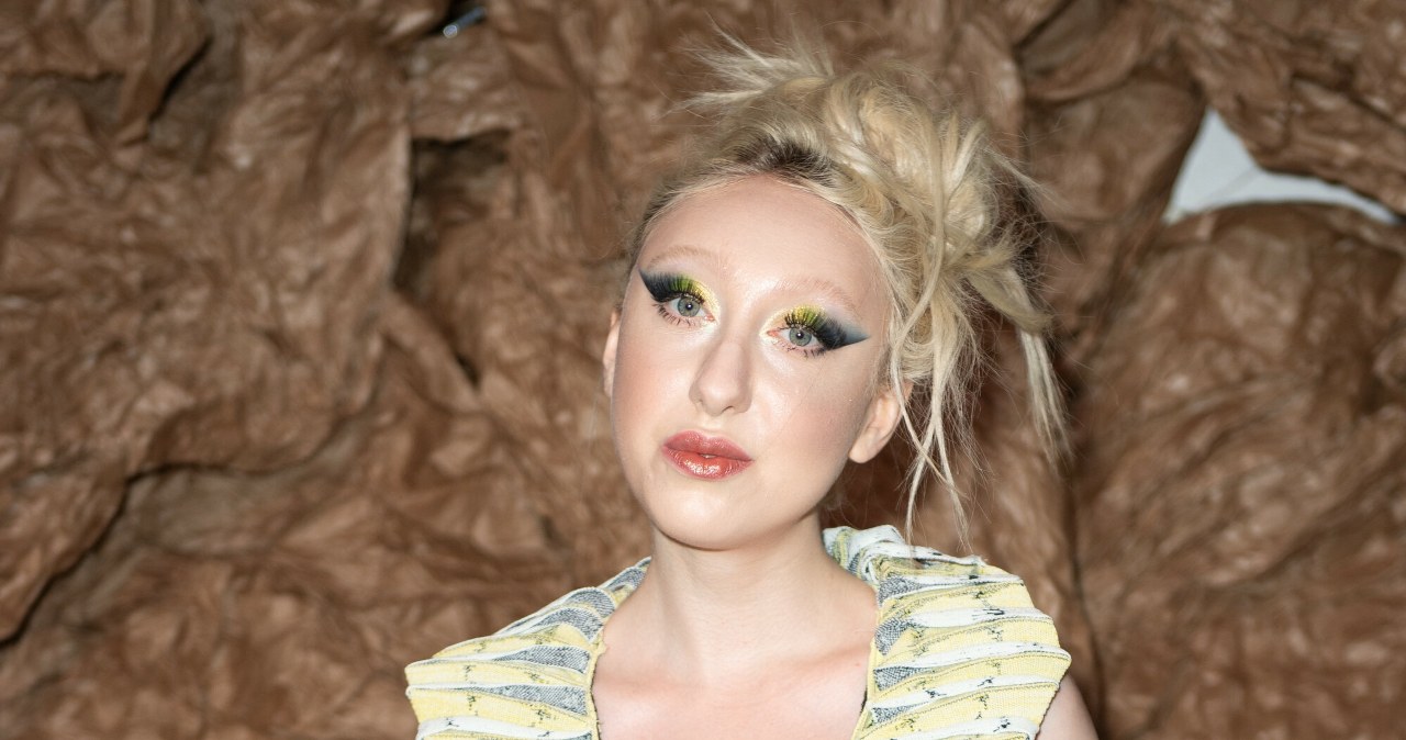 Luna na Paris Fashion Week. Kontrowersyjna kreacja?