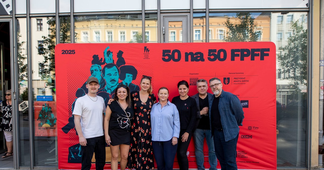 Trwają lipcowe odsłony projektu "50 na 50". W ramach cyklu, zorganizowanego z okazji 50-lecia Festiwalu Polskich Filmów Fabularnych w Gdyni, w 34 miastach w Polsce aż 57 instytucji organizuje przeglądy filmów skupiających się wokół wybranego fragmentu historii festiwalu. W lipcu cykl zawitał już m.in. do Torunia i Suchej Beskidzkiej. Pokazy i spotkania odbędą się jeszcze w Bolesławcu, Opolu Lubelskim, Augustowie, Katowicach i Jarocinie.