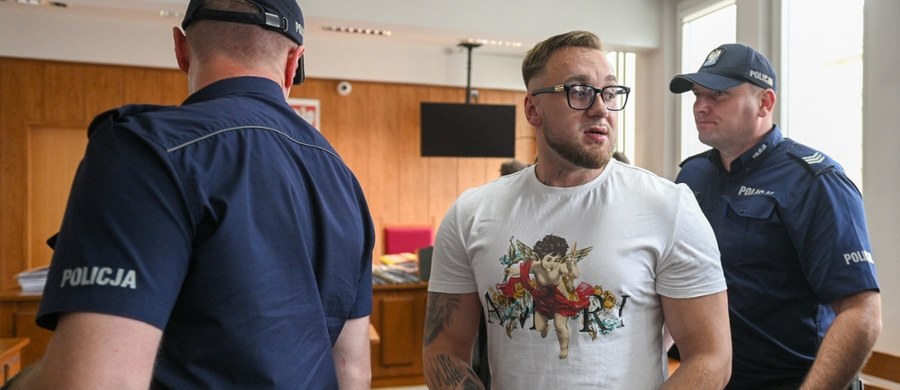 ​Przed Sądem Rejonowym dla Warszawy-Śródmieścia wznowiony został proces Łukasza Żaka oskarżonego o spowodowanie śmiertelnego wypadku na Trasie Łazienkowskiej. Sędzia w czwartek zadecydował o przedłużeniu Żakowi o kolejne 3 miesiące aresztu tymczasowego. Wcześniej zeznania złożyli pierwsi świadkowie.