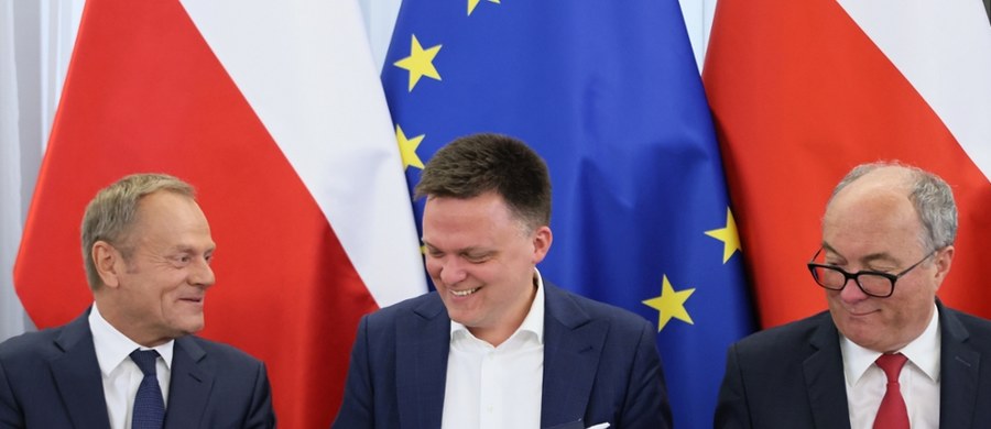 ​Wicemarszałek Sejmu Włodzimierz Czarzasty odniósł się do słów szefa rządu Donalda Tuska, który powiedział, że proponowana m.in. przez polityka Nowej Lewicy na 22 lipca rekonstrukcja rządu, w tym terminie się nie odbędzie. "Podchodzę do tego z uśmiechem, premier ma rację" - stwierdził Czarzasty. 