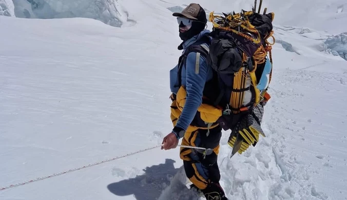 Lawina na Broad Peak. Polski alpinista poszkodowany. Czeka na pomoc