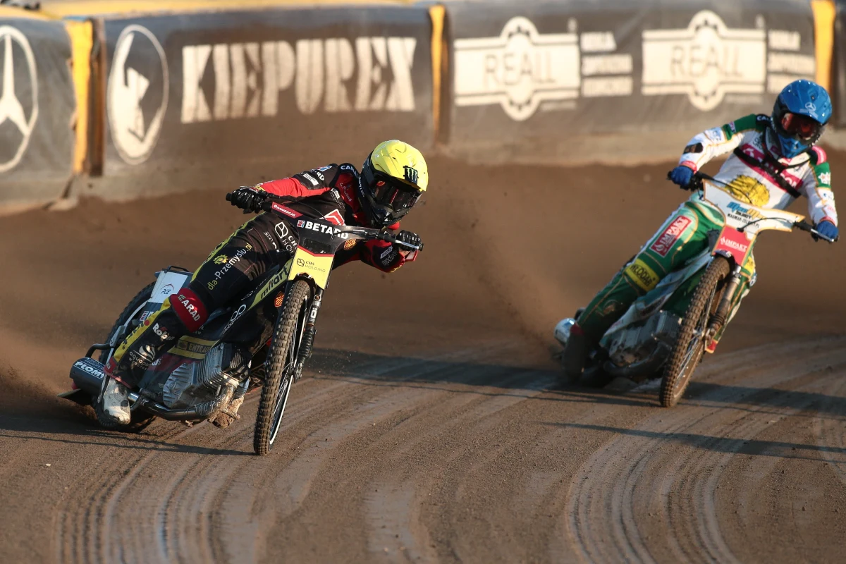 Rozgrywki żużlowej PGE Ekstraligi wkraczają w decydującą fazę rundy zasadniczej. W 11. kolejce cztery czołowe zespoły zmierzą się z rywalami z dolnej części tabeli. Jeśli faworyci nie zawiodą, już wkrótce poznamy kluczowe rozstrzygnięcia przed fazą play-off.