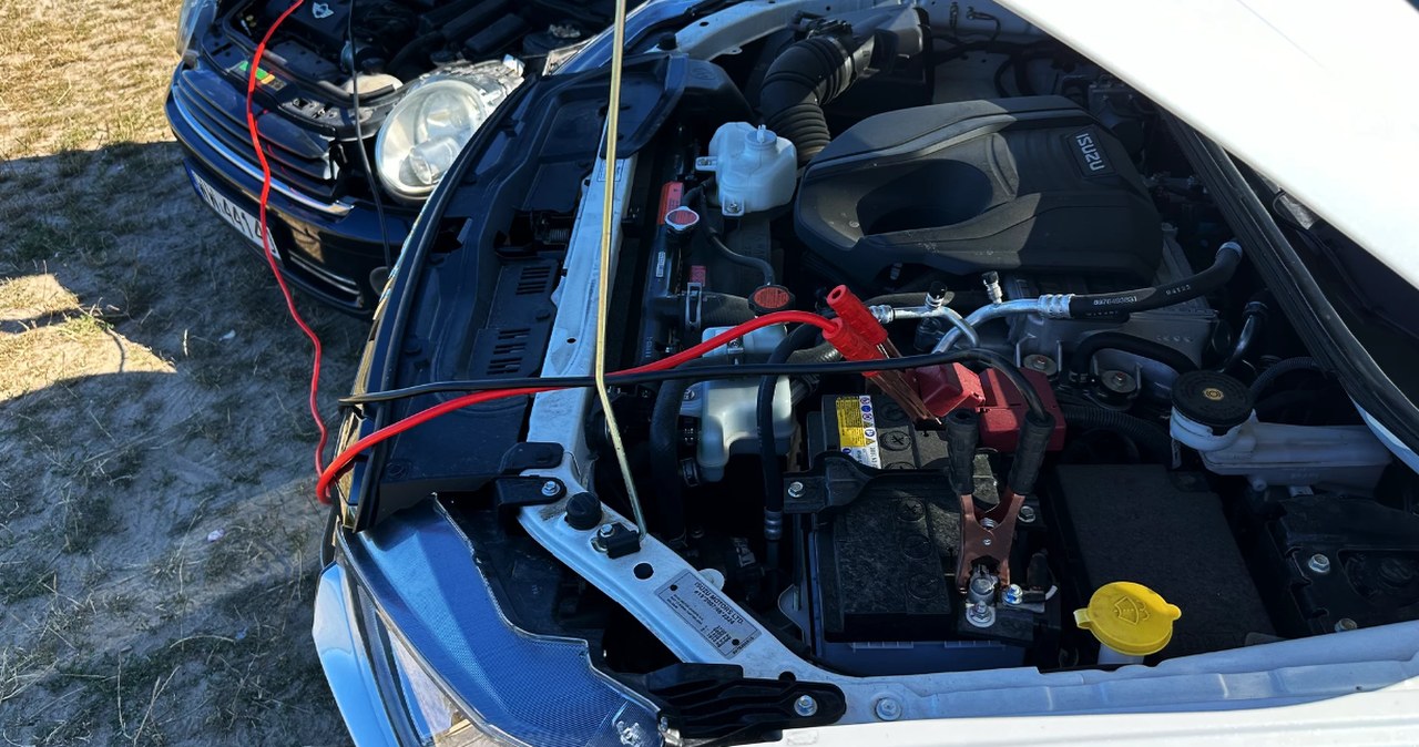 Czy akumulator w aucie trzeba czyścić? Jeszcze jak, oto najlepszy sposób