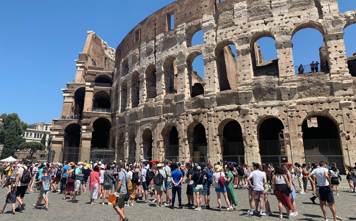 Rzym się gotuje. Turyści mdleją pod Koloseum