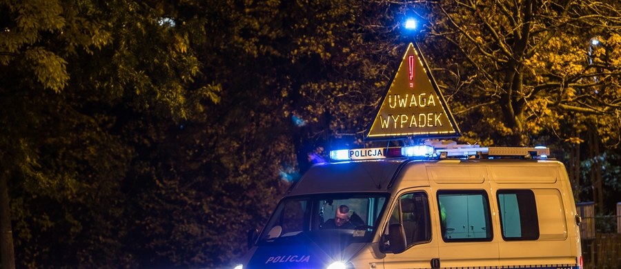 Najprawdopodobniej dopiero w sobotę przesłuchani zostaną mężczyźni, którzy zostali zatrzymani w związku z tragicznym wypadkiem na warszawskim Żoliborzu - dowiedział się reporter RMF FM Michał Radkowski. W czwartek auto, którym jechali, uderzyło czołowo w motocykl. Zmarł 43-letni motocyklista oraz jego 13-letni syn.
