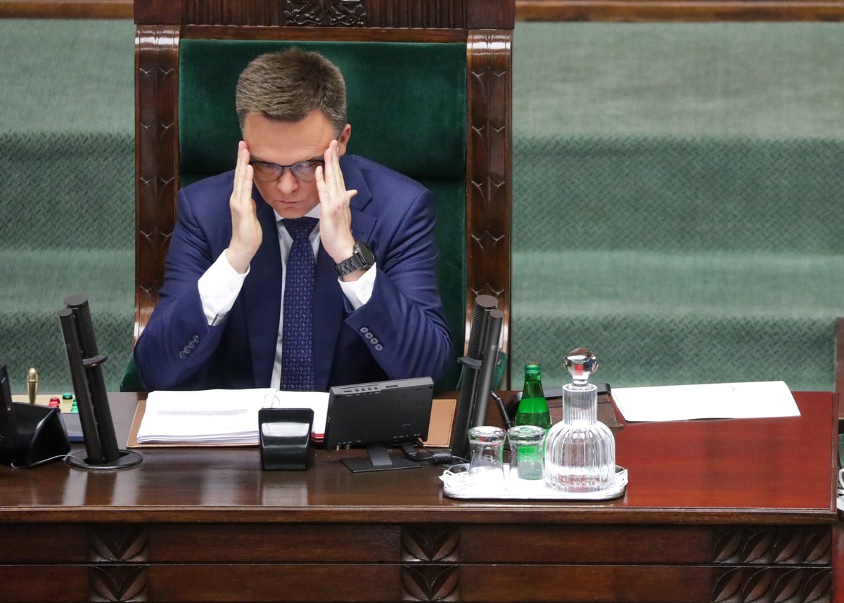 Rekonstrukcja rządu przesunięta. Nieoficjalnie: Wszystko przez urlop Smerfa Fanatyka