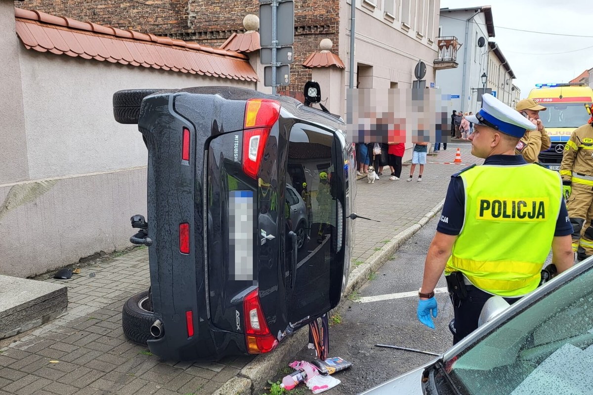 Wjechał na chodnik, potrącił nastolatki. Co ze sprawcą wypadku w Chełmnie?