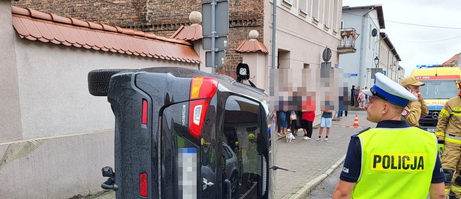 Dwie osoby: 11-latka i 13-latka pozostają w szpitalu po wczorajszym wypadku, do którego doszło w Chełmnie. Przypomnijmy, w piątek mężczyzna kierujący mitsubishi wjechał w dwie grupy przechodniów. Wiemy, kiedy 56-latek zostanie przesłuchany. Znamy już też wyniki badania narkotestem. 