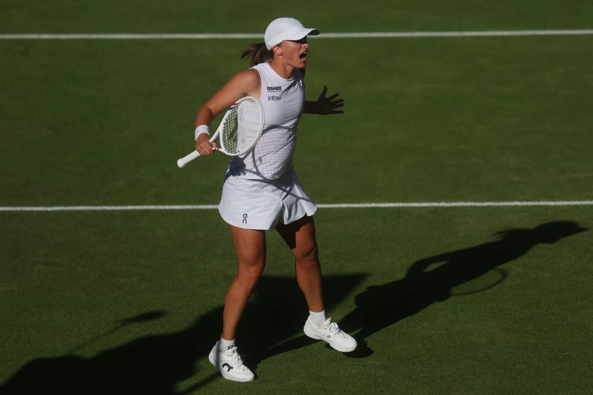 Polska tenisistka po raz pierwszy w sezonie zagra o tytuł w Wielkim Szlemie. Tym razem zmierzy się z Amerykanką Amandą Anisimovą w finale prestiżowego Wimbledonu. W ankiecie WTA Iga wygrywa przewagą większości głosów.