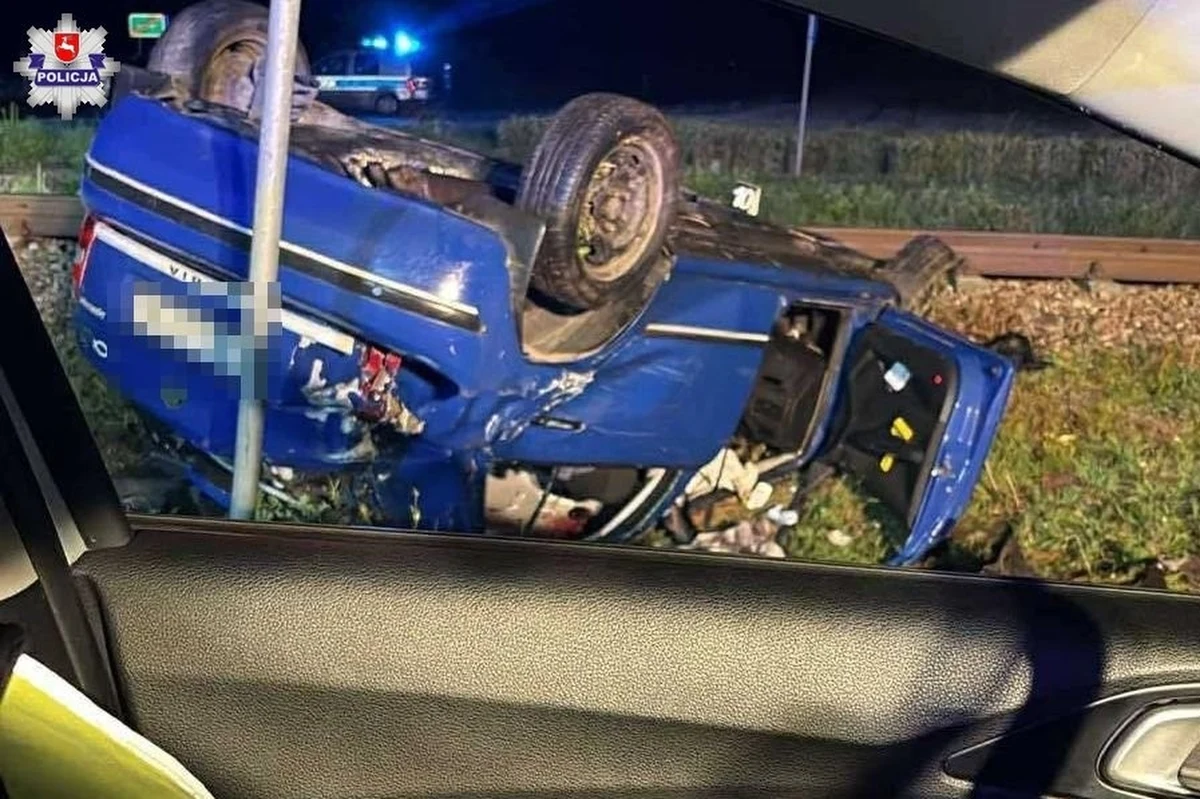 Groźny wypadek na przejeździe kolejowym w miejscowości Susiec (woj. lubelskie). Kierujący samochodem osobowym nie zatrzymał się przed znakiem STOP i wjechał wprost w nadjeżdżający szynobus. Trzy osoby trafiły do szpitala. 