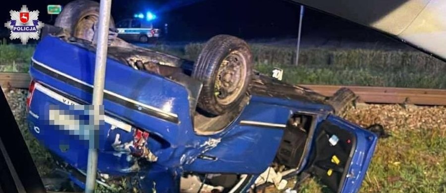 Groźny wypadek na przejeździe kolejowym w miejscowości Susiec (woj. lubelskie). Kierujący samochodem osobowym nie zatrzymał się przed znakiem STOP i wjechał wprost w nadjeżdżający szynobus. Trzy osoby trafiły do szpitala. 