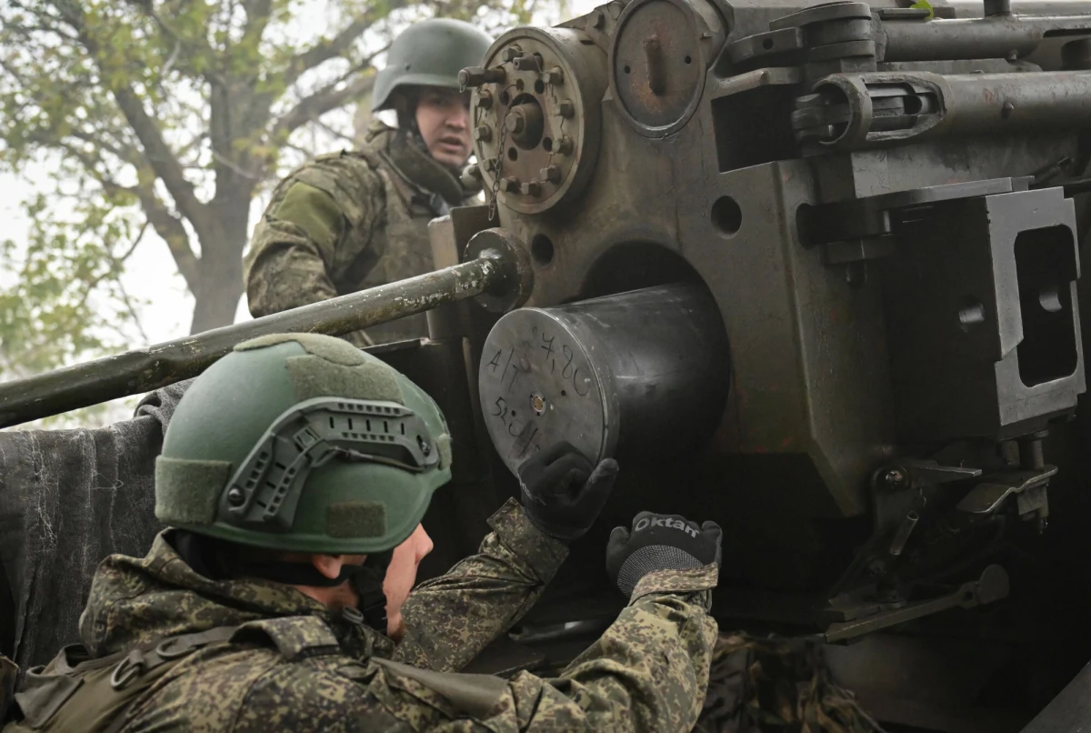 Rosja, mimo międzynarodowych sankcji, sprowadziła z Hiszpanii austriacką maszynę do kucia luf artyleryjskich – kluczowy element dla produkcji uzbrojenia. Jak ustalił portal The Insider, rosyjski przemysł zbrojeniowy jest całkowicie uzależniony od tego typu urządzeń, których nie jest w stanie samodzielnie wyprodukować.