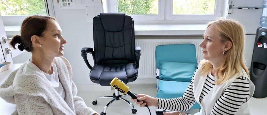 Od dwóch lat oddycha spokojnie. Małgorzata Leśniewska była pierwszą pacjentką Krakowskiego Szpitala Specjalistycznego im. św. Jana Pawła II i pierwszą w Małopolsce, u której wykonano przeszczep płuc. Operacja, w której uczestniczyli też specjaliści ze Śląskiego Centrum Chorób Serca w Zabrzu – była jeszcze bardziej skomplikowana niż myślano i trwała aż czternaście godzin, ale dała szansę na pełne i aktywne życie, o którym trudno było nawet marzyć. 