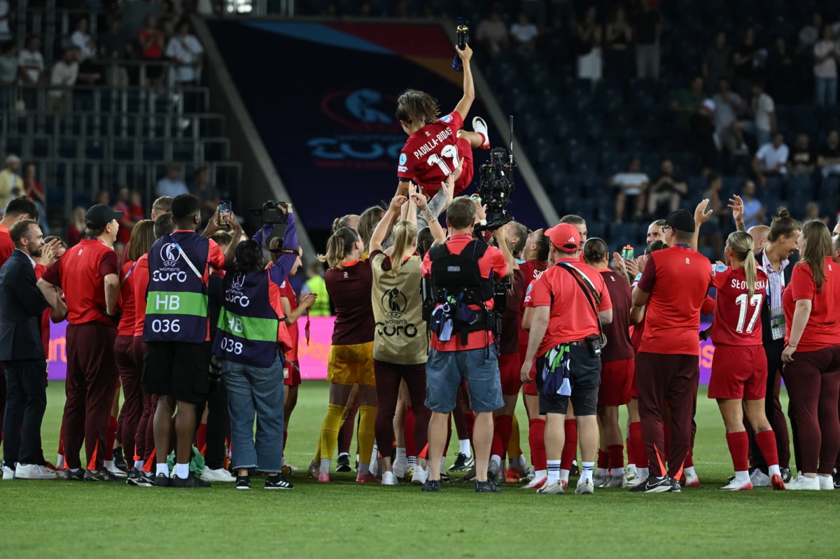 Kadra Niny Patalon zapisała się w historii. W swoim trzecim i ostatnim meczu na mistrzostwach Europy w Lucernie pokonały reprezentację Danii 3:2. To pierwsze zwycięstwo i pierwsze gole Biało-Czerwonych w tej prestiżowej imprezie. Bramki dla Polski zdobyły Natalia Padilla, Ewa Pajor i Martyna Wiankowska.