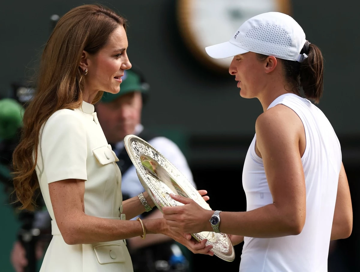 Iga Świątek zapisała się w historii światowego tenisa, wygrywając w wielkim stylu swój pierwszy finał Wimbledonu. Media na całym świecie nie kryją zachwytu nad dominacją i mentalną siłą, którą pokazała wygrywając z Amandą Anisimovą 6:0, 6:0.