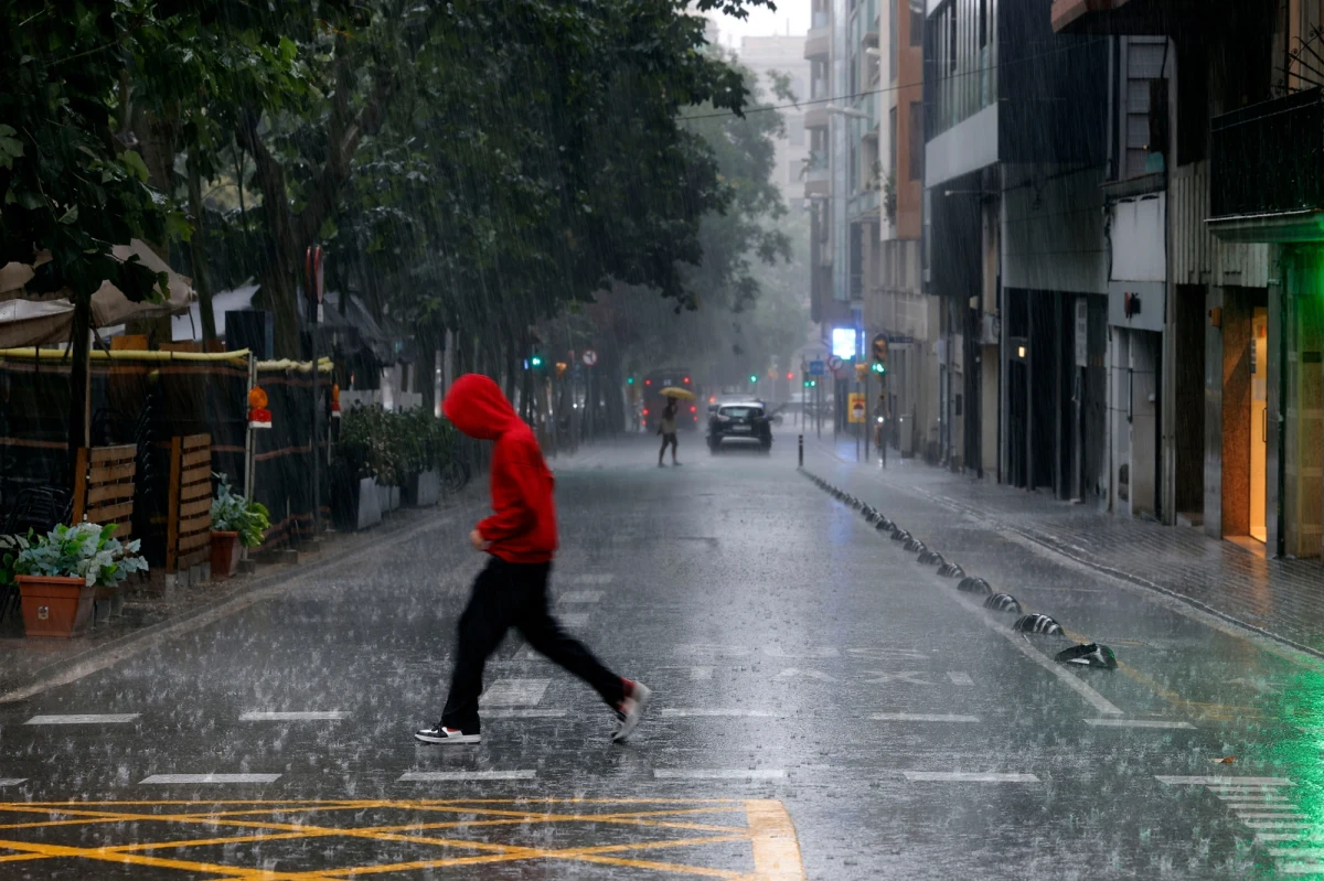 W gminie Cubelles w Katalonii trwają intensywne poszukiwania dwóch osób, które mogły zostać porwane przez wezbrane wody rzeki Foix. Służby ratunkowe działają w trudnych warunkach po ulewnych deszczach, które nawiedziły północno-wschodnią Hiszpanię.