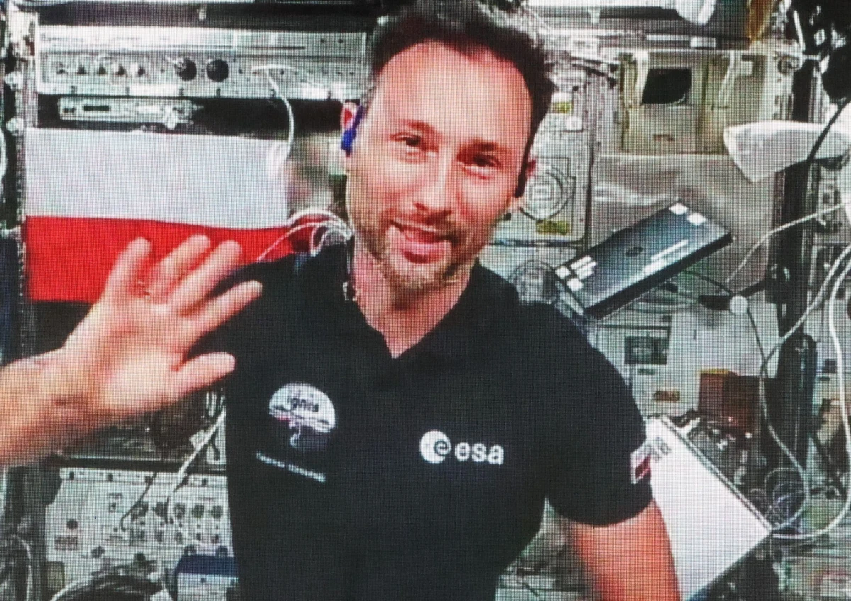 Kosmiczna przygoda Sławosza Uznańskiego-Wiśniewskiego dobiega końca. W niedzielę o godz. 15.55 czasu polskiego ma odbyć się pożegnanie załogi Ax-4 na Międzynarodowej Stacji Kosmicznej. W poniedziałek czworo astronautów rozpocznie powrót na Ziemię.