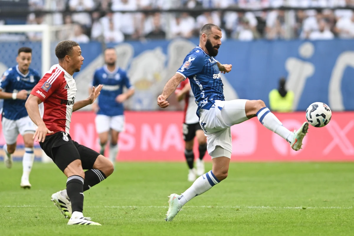 Piłkarze Legii Warszawa po raz szósty w historii zdobyli Superpuchar Polski. W spotkaniu o to trofeum pokonali w Poznaniu Lecha 2:1 (2:0).