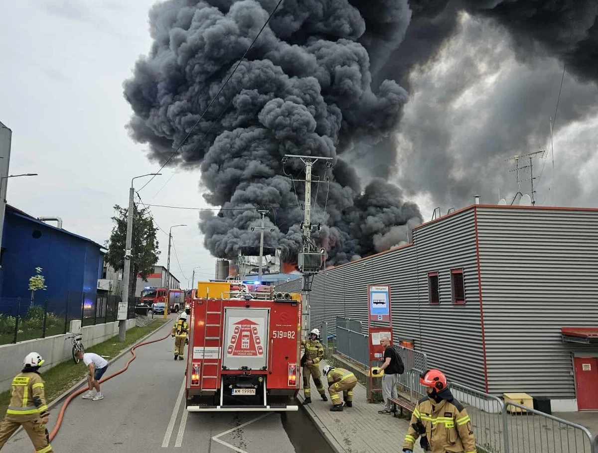 Pożar hali produkcyjnej przy ul. Dźwigowej w Mińsku Mazowieckim został opanowany. Z ogniem walczyło ponad 200 strażaków. Informację o pożarze otrzymaliśmy na Gorącą Linię RMF FM.