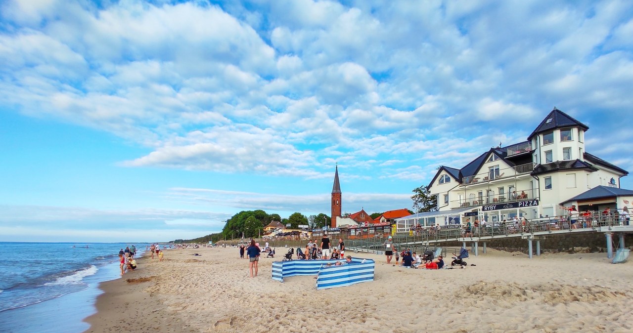 Kameralna i spokojna miejscowość nad morzem. Seniorzy wypoczywają tu co roku
