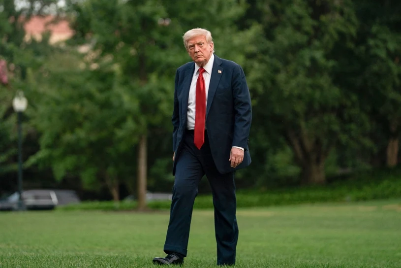 Trump żąda wycofania się Francji z podatku cyfrowego. Grozi cłami na wino