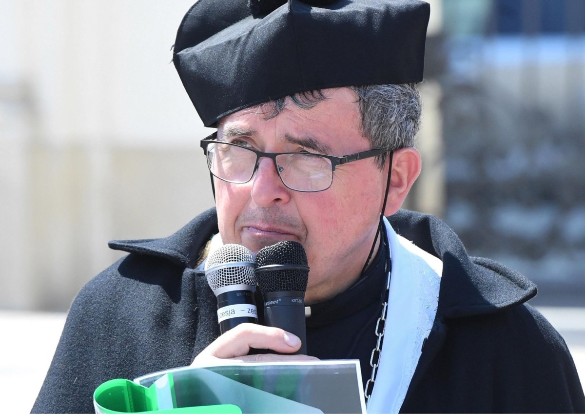 Sanepid reaguje na "cudowną wodę" ks. Natanka