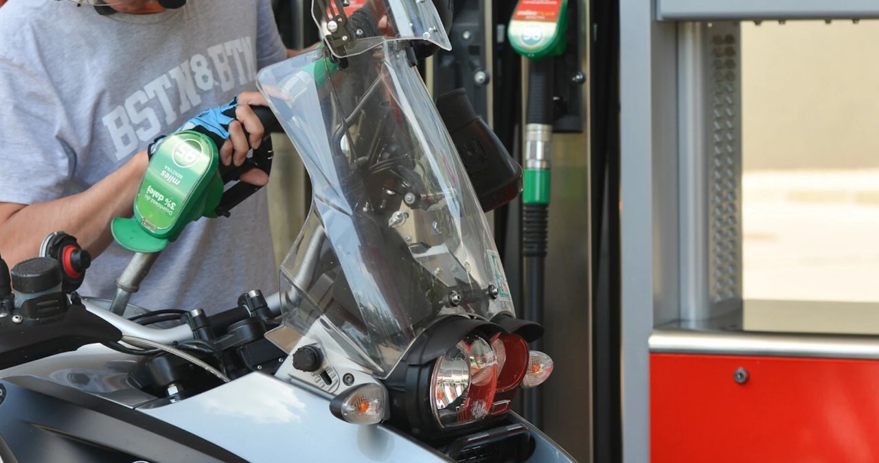 Jak zatankować motocykl? Trzeba pamiętać o jednej zasadzie
