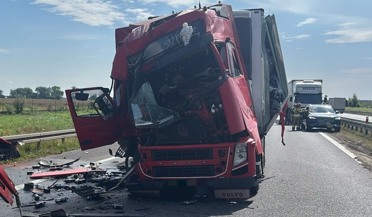 Wypadek dwóch aut, a następnie - kilkaset metrów dalej - karambol z udziałem dwóch ciężarówek i trzech samochodów osobowych. Do tych zdarzeń doszło na trasie S8 w rejonie Oleśnicy na Dolnym Śląsku. 
