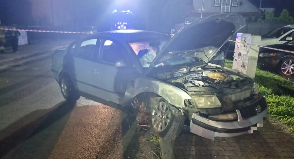 13-latek podczas wakacji u babci zabrał kluczyki do samochodu i ruszył na nocną przejażdżkę po Opolu Lubelskim. Stracił panowanie nad autem i uderzył w słup linii energetycznej, który przechylił się nad jezdnią. Nastoletniemu kierowcy na szczęście nic się nie stało.