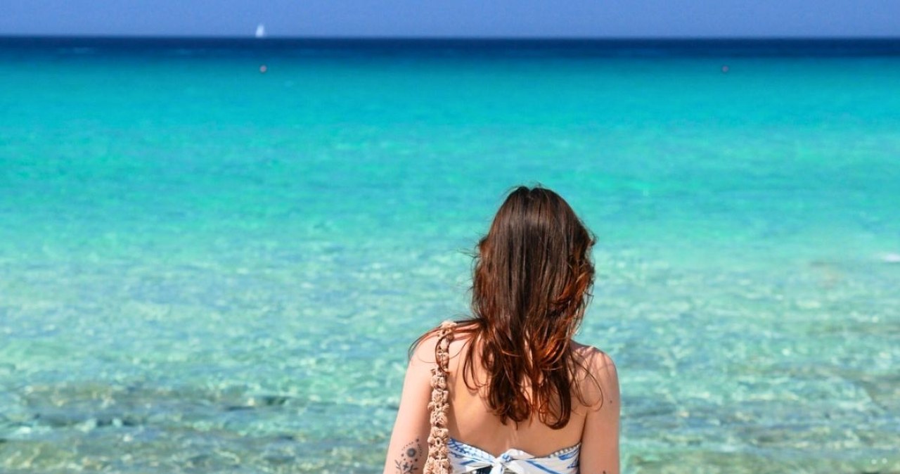 Lazurowa, ciepła woda przyciąga jak magnes. Ta plaża to wakacyjny hit