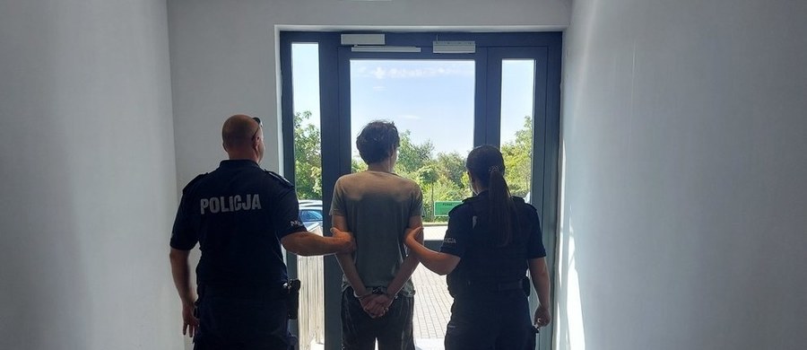 Areszt dla 18-latka z Łańcuta, który zranił nożem nietrzeźwego mężczyznę. Poszkodowany zaczepił na jednym z osiedli grupę młodych ludzi. Był wśród nich 18-latek, który sięgnął po nóż.  