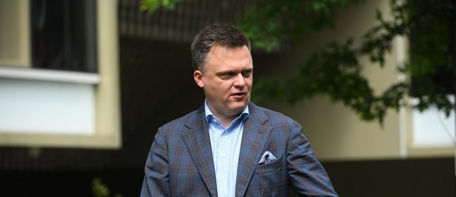 W tym tygodniu do żadnych rozmów na temat rekonstrukcji rządu ma nie dojść z powodu nieobecności marszałka Sejmu Szymona Hołowni. Jak dowiedział się nieoficjalnie w poniedziałek dziennikarz RMF FM Tomasz Skory, Szymon Hołownia przebywa na urlopie, który ma potrwać do kolejnego posiedzenia Sejmu. Po południu Biuro Obsługi Medialnej Kancelarii Sejmu potwierdziło Polskiej Agencji Prasowej, że "marszałek w dniach 14-18 lipca korzysta z urlopu wypoczynkowego", a do "pełnej aktywności w Sejmie" powróci 21 lipca.