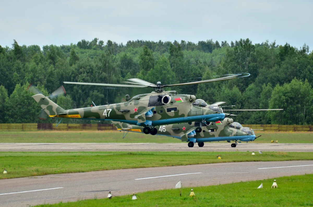 Śmigłowiec Mi-24 należący do sił obrony powietrznej Białorusi strącił rosyjskiego drona, który zmierzał w kierunku Ukrainy. Informację podała w poniedziałek agencja Interfax-Ukraina, powołując się na źródła w ukraińskim wywiadzie. Szczątki maszyny miały spaść w obwodzie homelskim na wschodzie Białorusi.