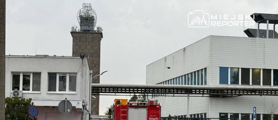 11 zastępów straży pożarnej brało udział w akcji na terenie zakładów Polfa na warszawskiej Białołęce, gdzie doszło do wycieku amoniaku. Po kilku godzinach zagrożenie zostało zażegnane.