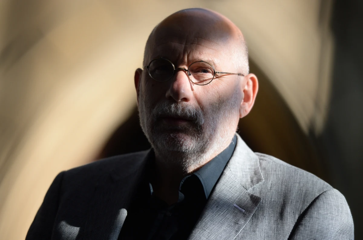 Pisarz Boris Akunin, znany z krytyki władz rosyjskich i sprzeciwu wobec wojny z Ukrainą, został skazany przez rosyjski sąd na 14 lat kolonii karnej o zaostrzonym rygorze. Sąd uznał go za winnego "wspierania działalności terrorystycznej". To wyrok zaoczny, ponieważ Akunin mieszka od wielu lat na emigracji - w Londynie.  Wyjechał z Rosji po 2014 roku, gdy władze w Moskwie dokonały nielegalnej aneksji Krymu.