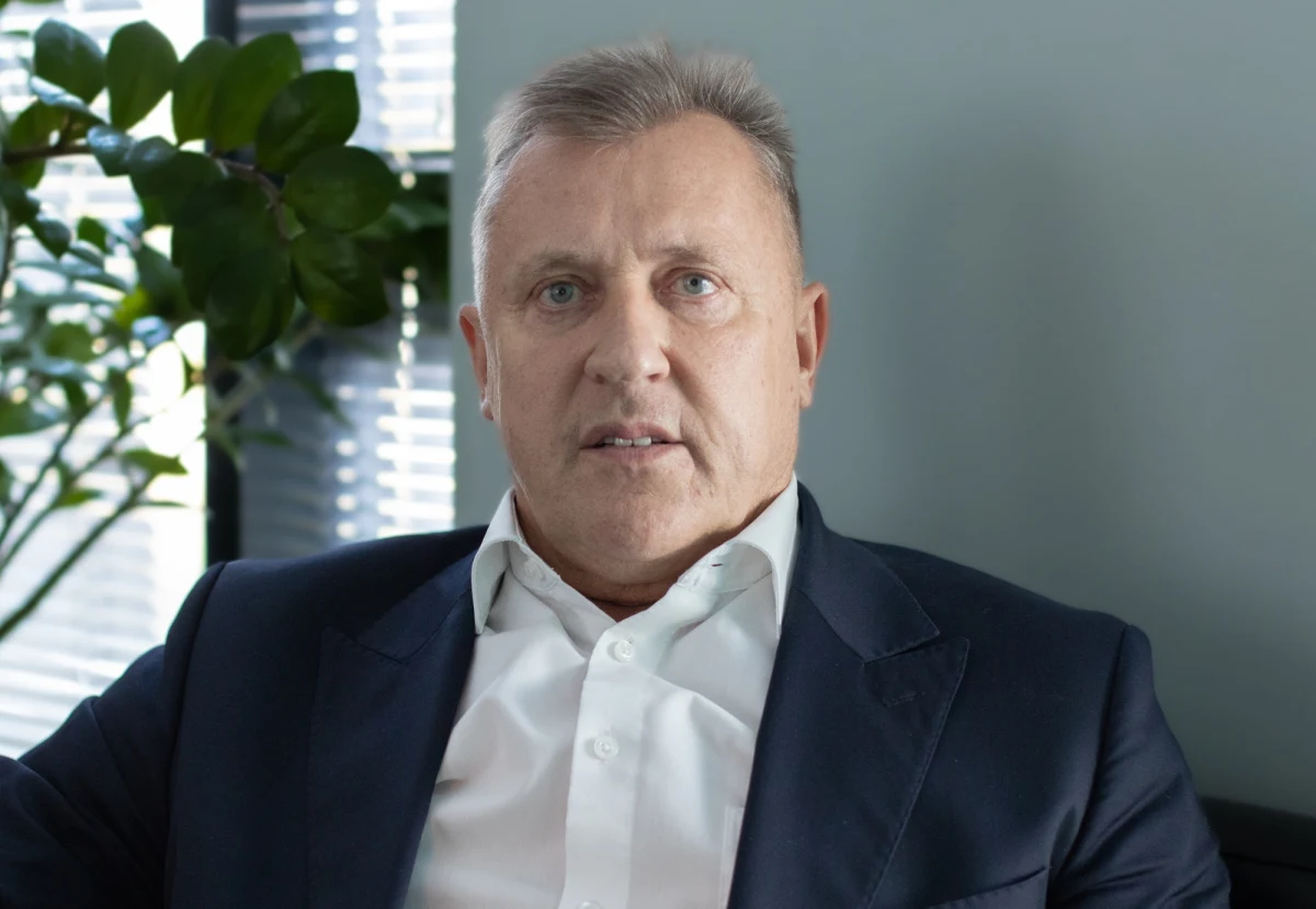 Prawdopodobnie jutro oficjalnie poznamy nowego selekcjonera piłkarskiej reprezentacji Polski. Faworytem do zastąpienia Michała Probierza jest Jan Urban. Prezes PZPN Cezary Kulesza w rozmowie z RMF FM potwierdził, że jest przygotowywany komunikat w tej sprawie.