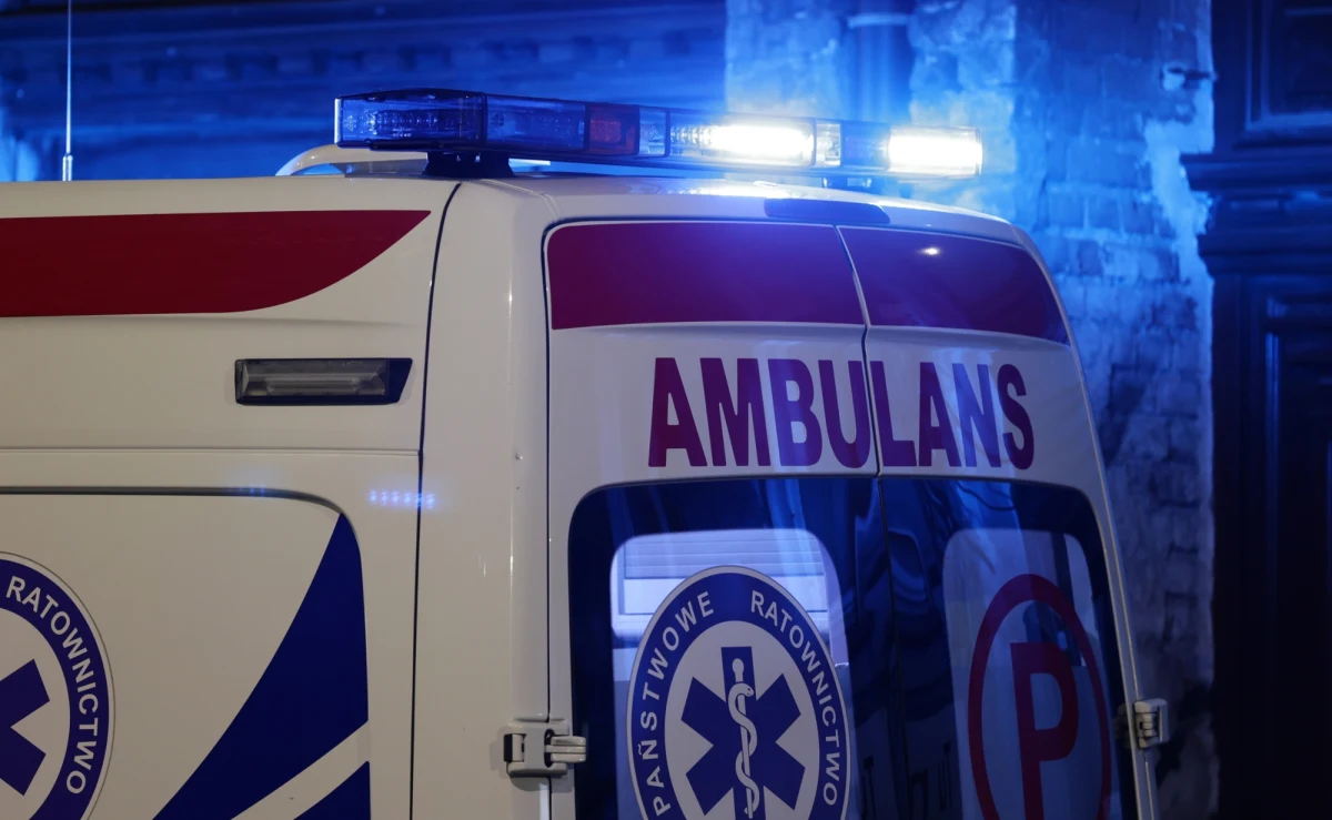 Do pięciu lat więzienia grozi 36-latce i 35-latkowi, którzy opiekowali się piątką dzieci, mając w organizmach ponad 2 promile alkoholu. Najbardziej szokujące jest to, że najmłodsze dziecko miało sześć dni. Okazało się, że noworodek wymaga pomocy medycznej. Do zdarzenia, o którym służby poinformowały w poniedziałek, doszło w miejscowości Somonino w województwie pomorskim.